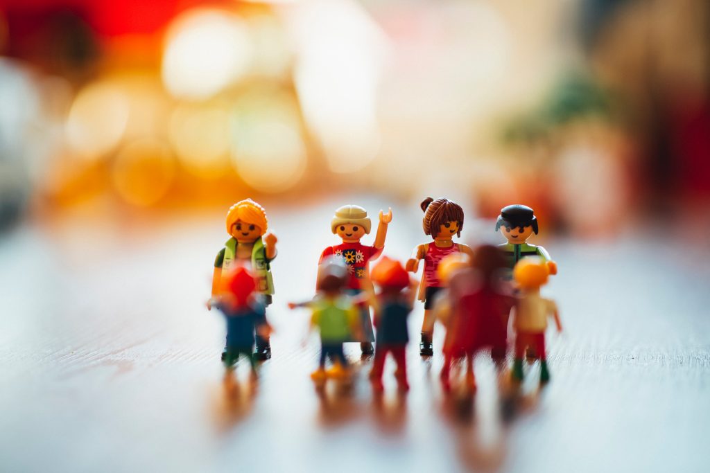 muñecos de Playmobil varios, hijos y padres